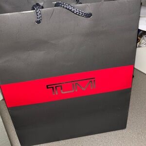 Great condition Tumi bag. I used it for traveling with my gifts twice.